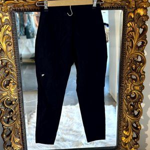 Fabletics High Waisted Hybrid Cargo pant-short XS